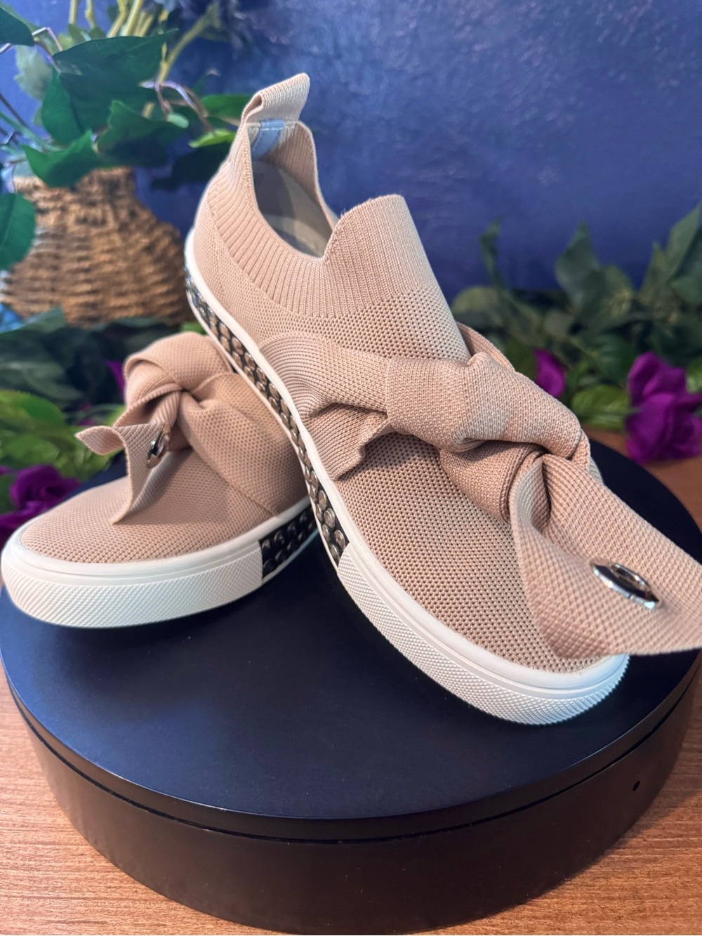 NIB bernie mev. Blush Amaryllis Casual Bow Slip On Flat Sneakers Size 6 EU 37